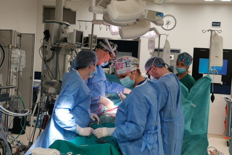 Hirurzi Instituta na Dedinju rekorderi po broju uspešnih operacija