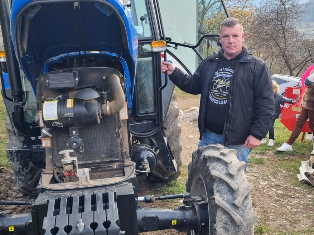 Vredni Kuburovići su poslednji Mohikanci u Orovcu: Sedmočlana porodica obrađuje 12 hektara i dokazuje da i te kako ima života na selu