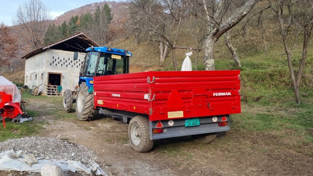 Vredni Kuburovići su poslednji Mohikanci u Orovcu: Sedmočlana porodica obrađuje 12 hektara i dokazuje da i te kako ima života na selu