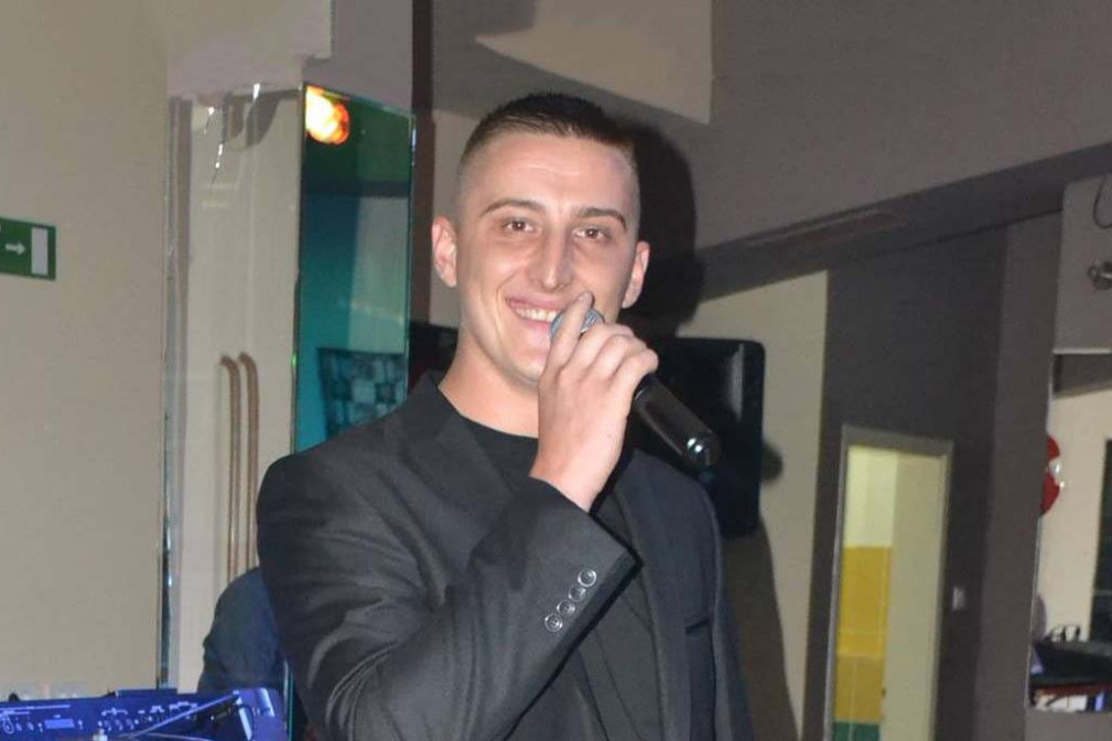 "Mlad si otišao Simice naš": Danas sahrana pevača koji je stradao kod Gajdobre, družio se sa poznatim kolegama (FOTO)