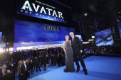Svetska premijera filma „Avatar: Put vode“ održana u Londonu: Glumačka ekipa blistala na crvenom tepihu (FOTO/VIDEO)