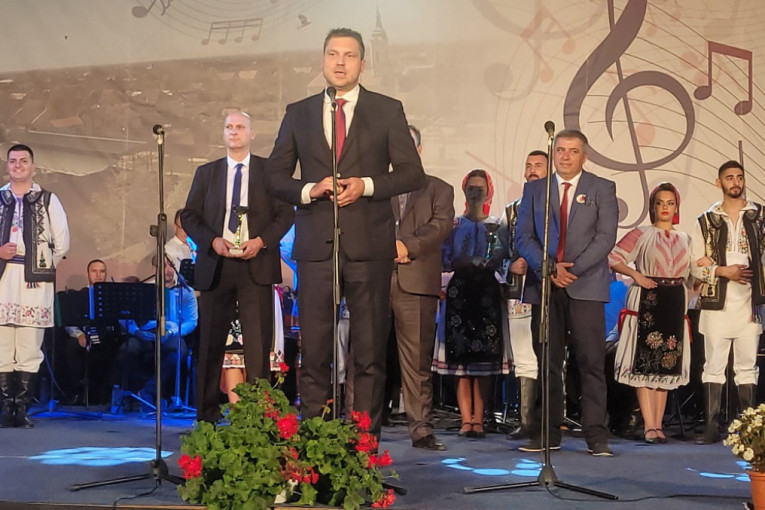 24SEDAM PANČEVO: Gradonačelnik Stevanović otvorio Festival rumunske muzike i folklora Rumuna iz Vojvodine