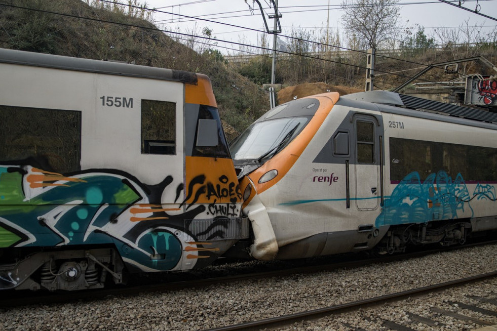 Sudarila se dva voza u blizini Barselone: Povređeno 155 ljudi! (VIDEO)