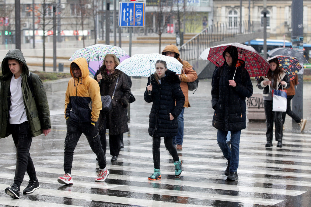 Vreme u Srbiji danas mestimično sa kišom, na planinama sneg: Najviše padavina očekuje se na jugu, jugoistoku i istoku zemlje