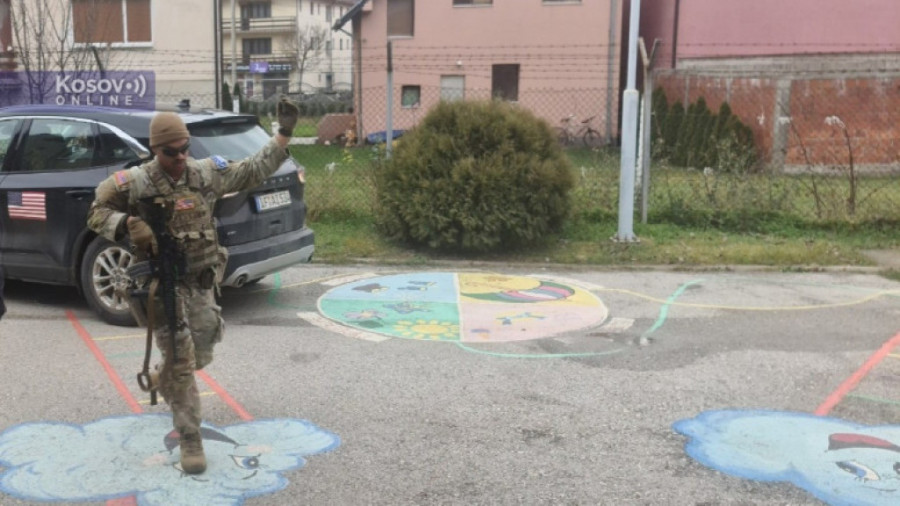 Nova drama na KiM: Pripadnici Kfora upali u dvorište vrtića u Leposaviću