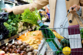 Inflacija pada, hrana sve skuplja: Cena otišla naviše i 75%