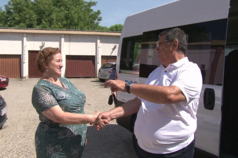 24SEDAM STARA PAZOVA Četiri decenije Centra za socijalni rad SP - Opština obezbedila savremeno vozilo za invalide