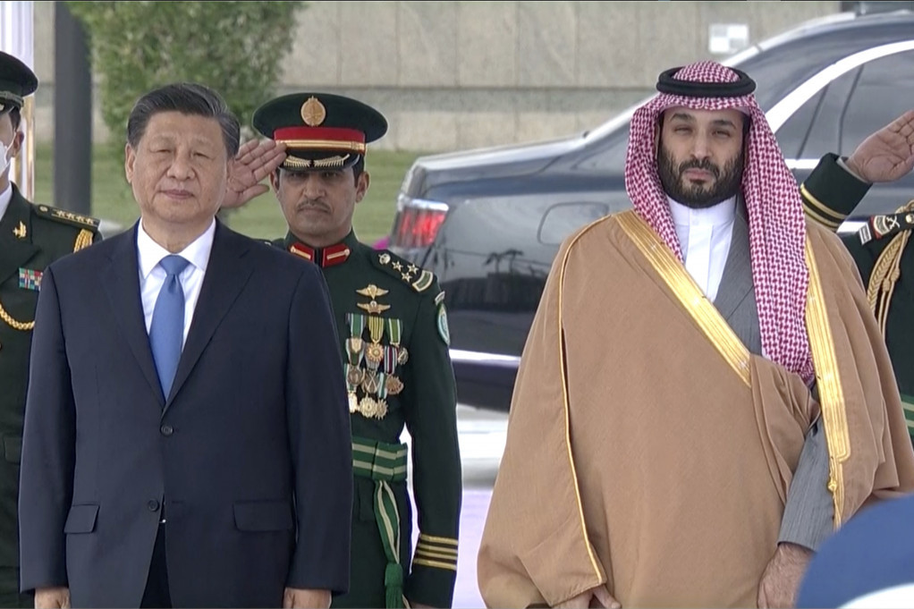 Sastali se Si Đinping i Muhamed bin Salman: Princ ga srdačno dočekao u prestonici Saudijske Arabije (VIDEO)