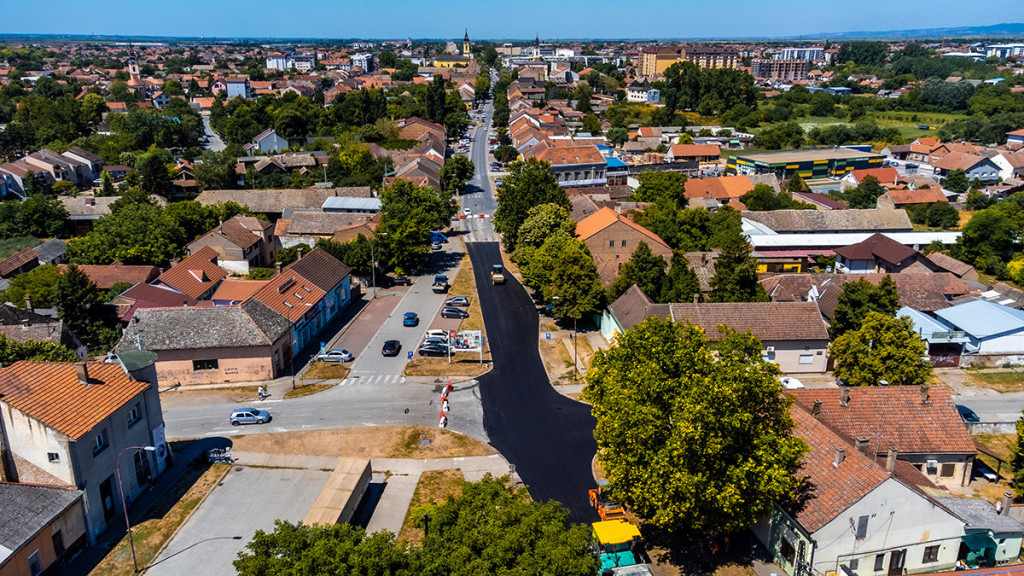 24SEDAM RUMA Počelo asfaltiranje dela Glavne ulice