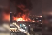 Vatra guta hipermarket u Moskvi: Serija eksplozija i urušen krov otežavaju gašenje! (VIDEO)