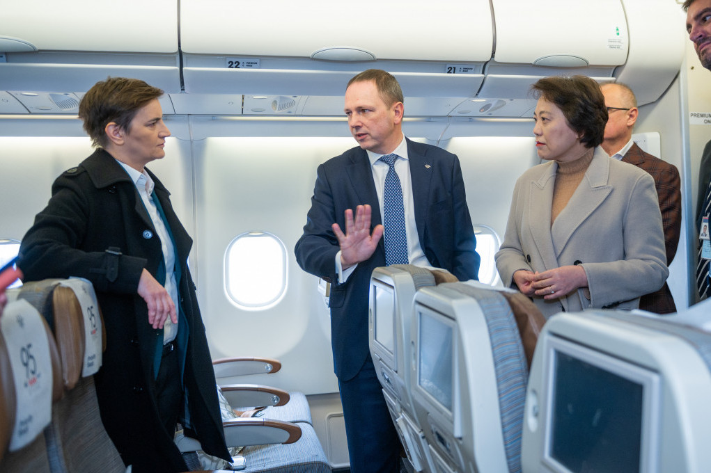 Prvi direktan let za Kinu: Premijerka Brnabić otvorila novu liniju (FOTO)
