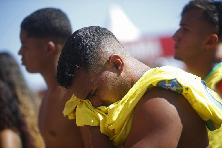 Najbolje fotografije 20. dana Mundijala: Plaču Brazilci i Argentinci, ali suze nisu iste (GALERIJA)