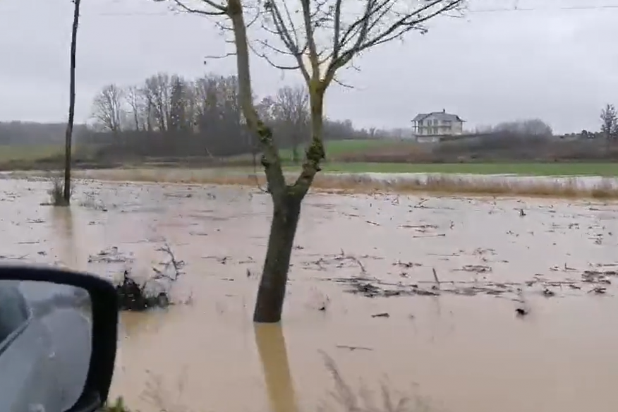 Drama u BiH: Poplave blokirale ulice, alarmantno u Prijedoru, kiša pada već 24 sata (VIDEO)