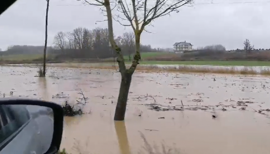 Poplave u BiH, alarmantno u Prijedoru