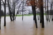 Teška noć: Vanredno u Kozarskoj Dubici, klizište preti pucanju nasipa! U Prijedoru poplavljene kuće (VIDEO)