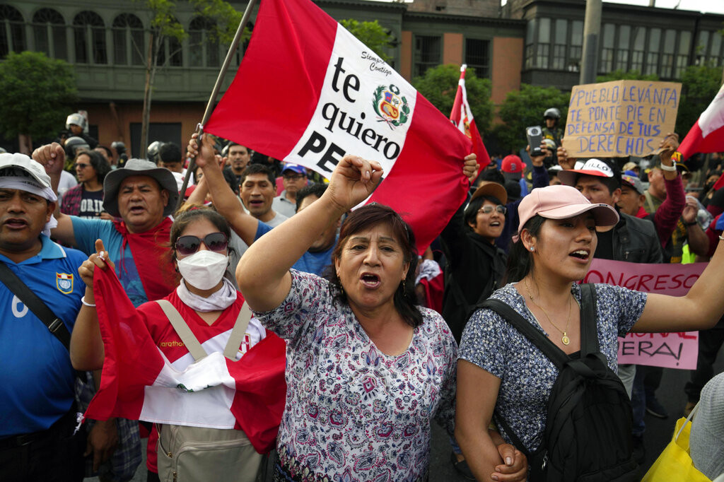 Sukobi u Peruu zbog zbačenog predsednika: Meksiko razmatra da mu pruži azil  (VIDEO)