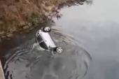 Pijana sela za volan, pa sletela u kanal kod Srbobrana: Auto iz vode izvlačili traktorom (VIDEO)