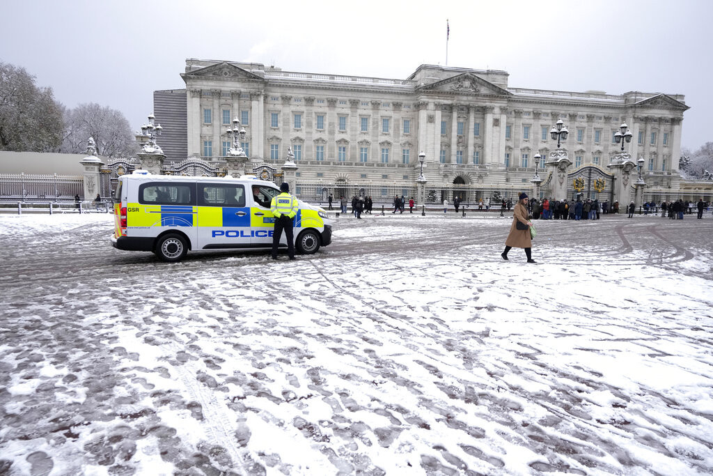 Sneg paralisao Veliku Britaniju: Aerodromi u problemu, dve elektrane na ugalj u pripravnosti (VIDEO)
