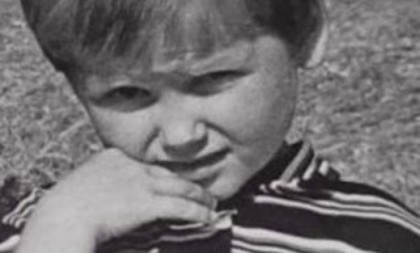 Naša pevačica rastužila sve fotografijom iz detinjstva: Ovo je jedina koju imam, sve su izgorele u gradu gde sam odrasla (FOTO)