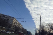 "Prskaju nas noću, zato je narod ovako lud": "Puklo" nebo iznad prestonice - neobična pojava iznenadila Beograđane (FOTO)