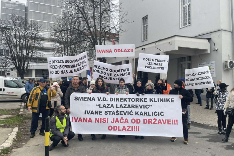 Zahtevaju smenu direktorke klinike „Laza Lazarević“: Grupa zaposlenih održala protestnu šetnju
