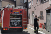 Drama u Novom Sadu: Devojka se nije odazivala iako je bila u stanu, vatrogasci razvalili vrata!