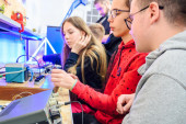 Novi Mejkers lab za jednu od najvećih škola na jugu Srbije: Učenici u Leskovcu dobijaju prostor za razvoj inovacija i preduzetništva