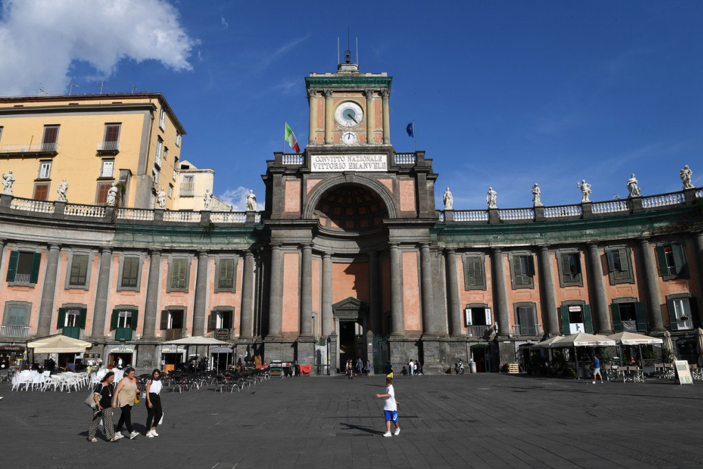 To se zove sudbina: Na turistkinju u Napulju pala statua i ubila je
