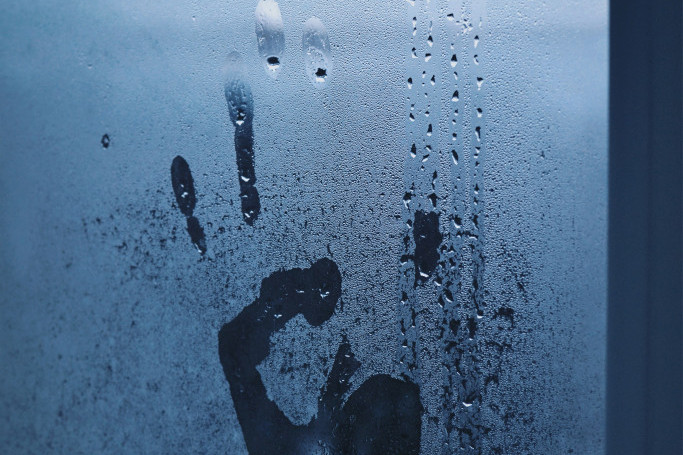 Ako vam se na prozorima skupljaju kapljice vode - evo kako i čime to možete lako rešiti