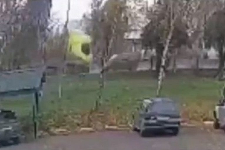 Jeziv snimak nesreće kod Kule: Starijem čoveku (82) pozlilo tokom vožnje, pa se direktno zakucao u kamion (VIDEO)