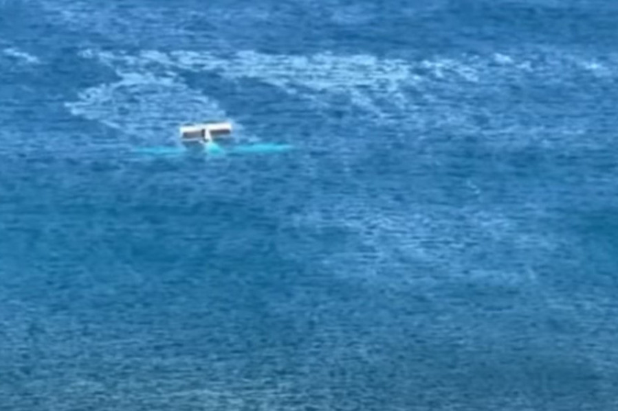 Ovako je izgledalo spasavanje putnika kod Krita: Mali avion pao u more, pilot stradao (VIDEO)