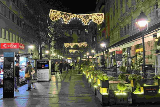 Počelo postavljanje novogodišnje rasvete: Evo kada će Beograd da zasija!