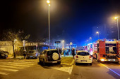 Izgoreo lokal brze hrane na Novom Beogradu: Pet vatrogasnih kamiona se borilo sa stihijom! (FOTO/VIDEO)