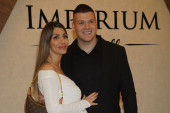 Žena Slobe Radanovića stigla u porodilište!? Beba samo što nije, pevač ne krije da ima tremu!