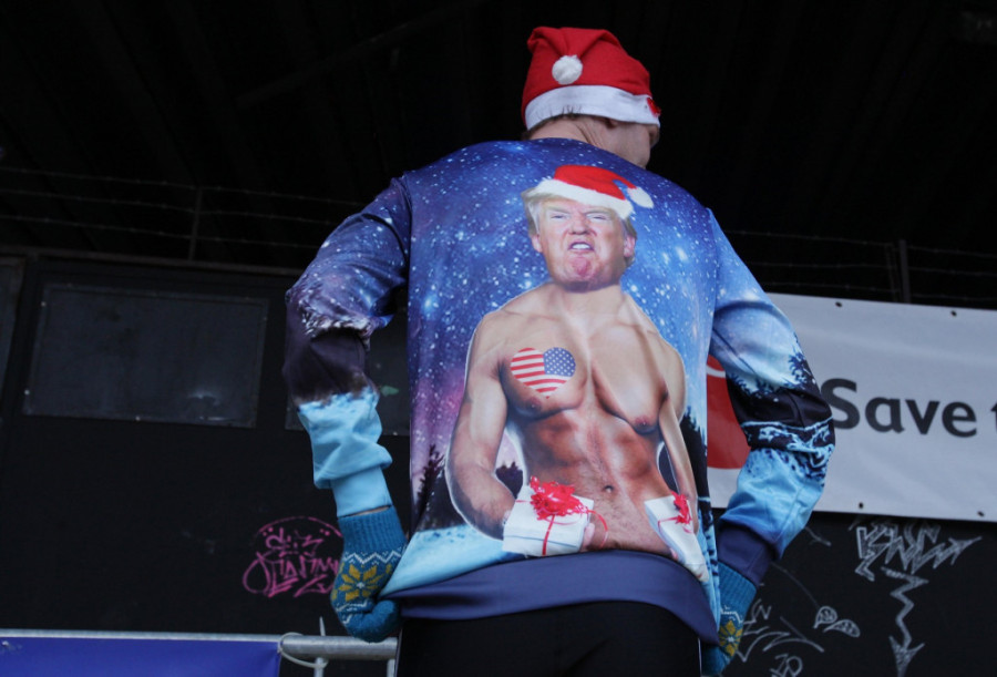 Groznica ružnih božićnih džempera danas se širi svetom