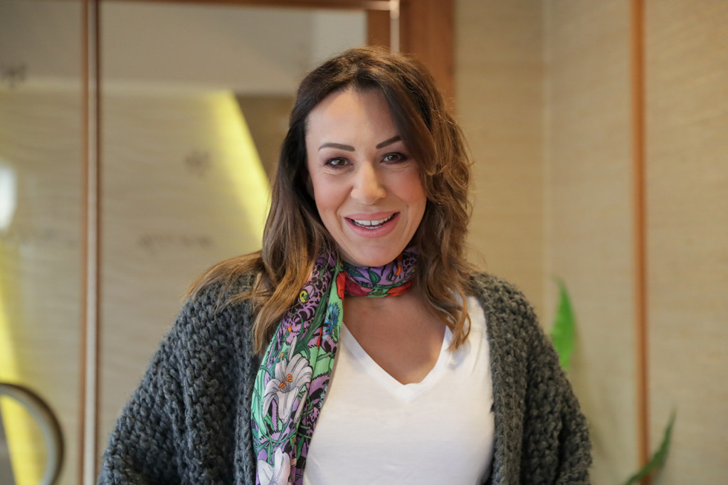 Romana proslavila 50. rođendan: Dočekalo je iznenađenje u krevetu, a onda i žurka! (FOTO)