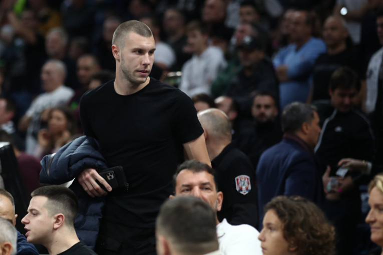 Štoper Srbije bodrio Partizan, a onda je stigla legenda kluba: Grobari oduševljeni Pavlovićevom fotografijom (FOTO)