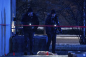 Sevali rafali u Čikagu: Dvojica učenika ubijena ispred srednje škole! (FOTO)