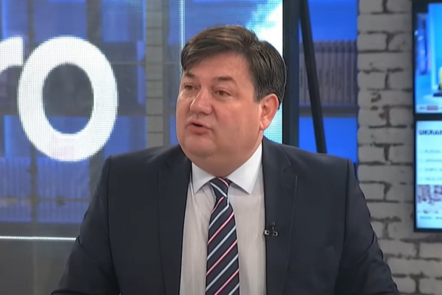 Udarite najniže po njemu! Drvlje i kamenje bacaju na kol-centar SNS-a, a organizuju botove da lažu o Vučiću! (FOTO)