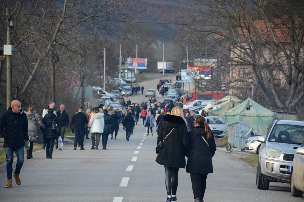 Srbi na barikadama 13. dan, veliki skup u podne u Rudaru