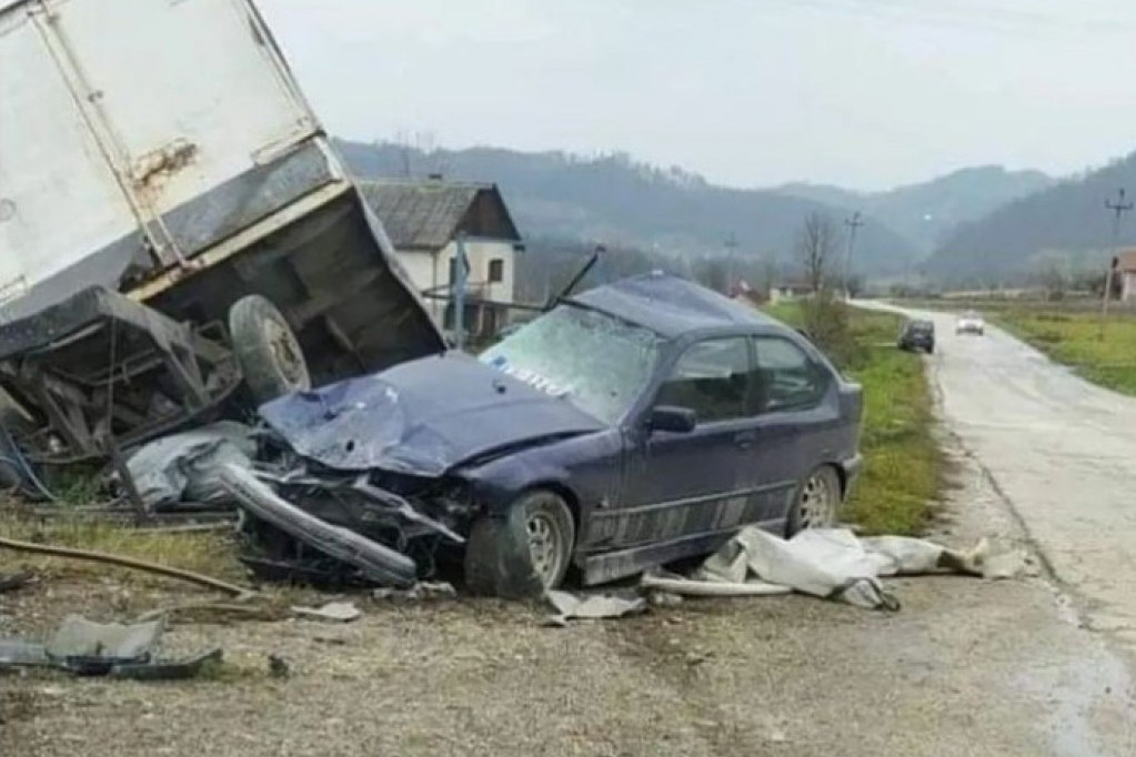 Jeziva scena: Pojavile se fotografije saobraćajne nesreće kod Lučana u kojoj je poginuo tinejdžer (FOTO)
