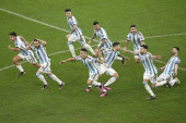 Deset minuta čiste fudbalske magije! Pogledajte kako je Mesi odveo Argentinu na krov sveta! (VIDEO)