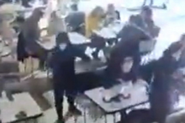 Likvidirana dvojica Albanaca u Atini: Zapucalo se u kafiću, pojavio se i snimak! (VIDEO)