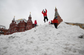 Snežni armagedon u Moskvi: Visina snega dostigla rekord iz 1941. godine (VIDEO)