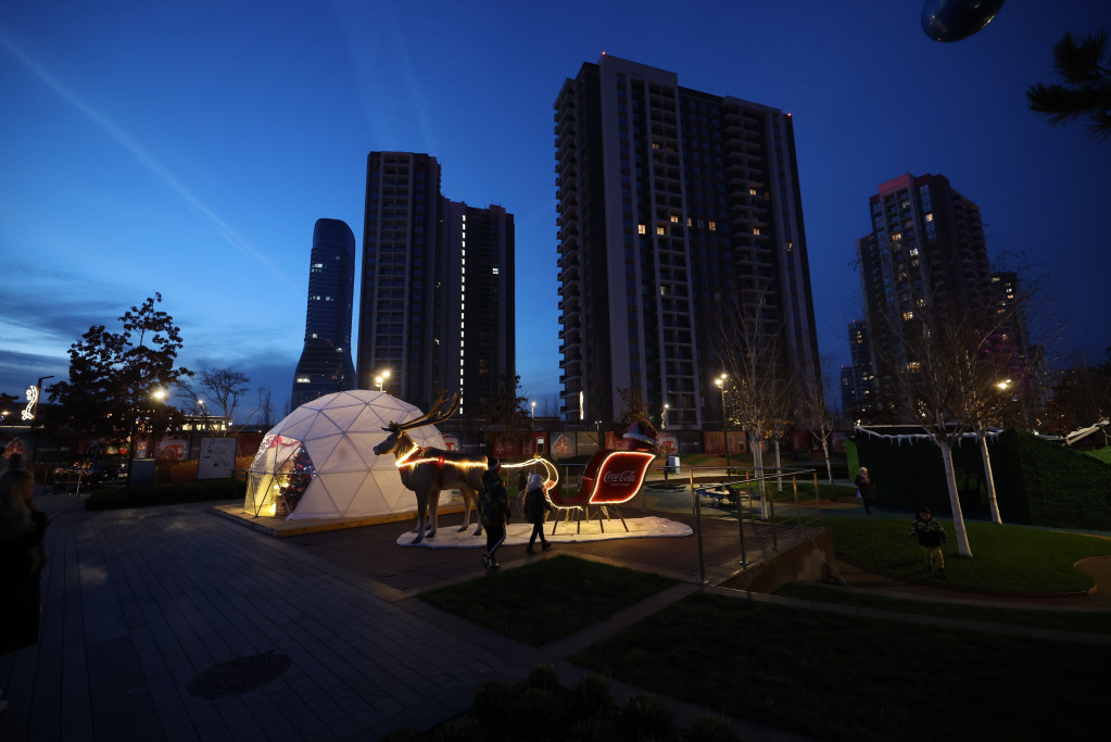 Zaronite u mesto iz čarobnih prazničnih filmova! Pogledajte kako izgleda prava zimska bajka u Savskom parku (FOTO)