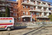 Tragedija u Nišu: Korisnica Gerontološkog centra skočila sa trećeg sprata?! (FOTO)