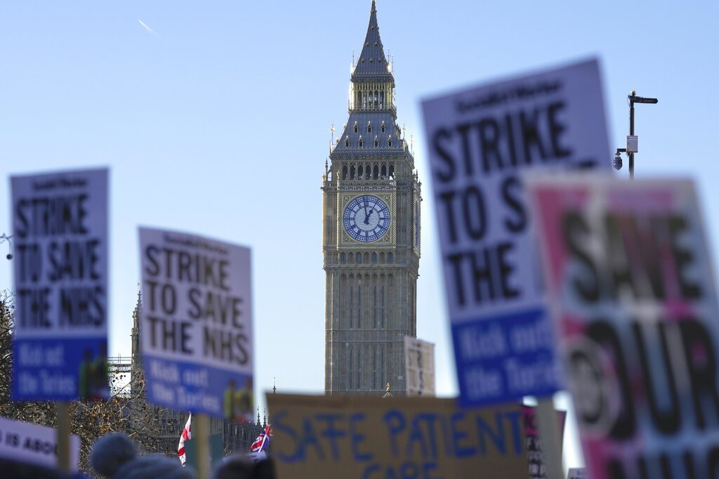 Ustale medicinske sestre, ali i radnici železnice: Britanija će biti paralisana štrajkovima nezadovoljnih građana
