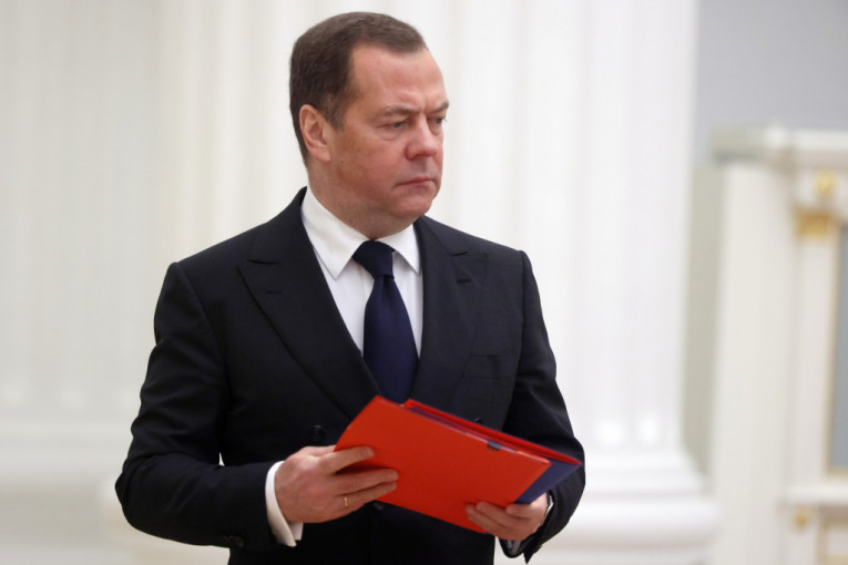 Medvedev: Britanski instruktori u Ukrajini biće naša legitimna meta