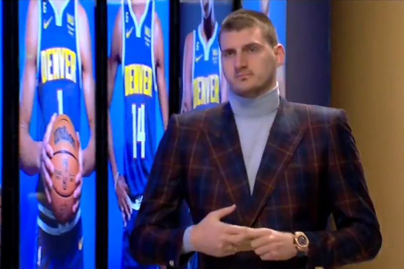 Nikola ove sezone ne izlazi iz odela, a evo i zašto: Srbin deli lekcije i van NBA terena (VIDEO)