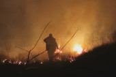 Podmetnut požar u crkvi tokom božićne službe! Vernici se jedva spasili! (VIDEO)